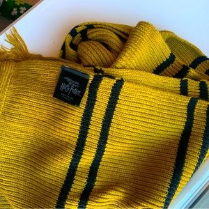Universal Studios Authentic Harry Potter Hufflepuff Scarf